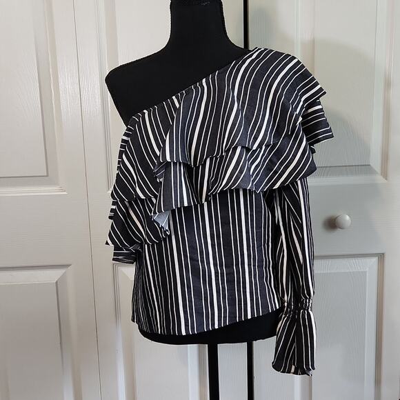 Scripted Women's Gray & White Striped One Shoulder Layered Ruffle Top Size SM US - Picture 1 of 9